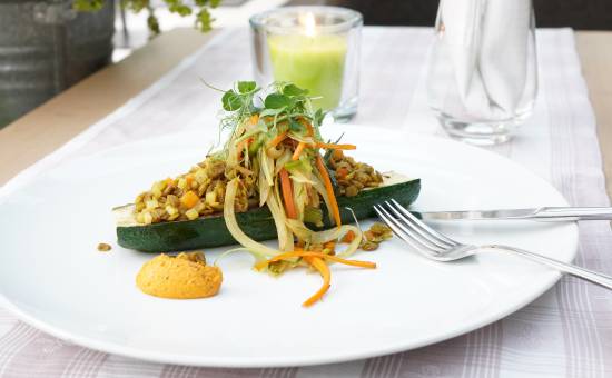 Zucchini-Nudeln mit Romesco Soße