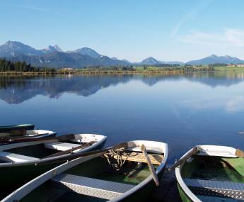 Ruderboote am Hopfensee