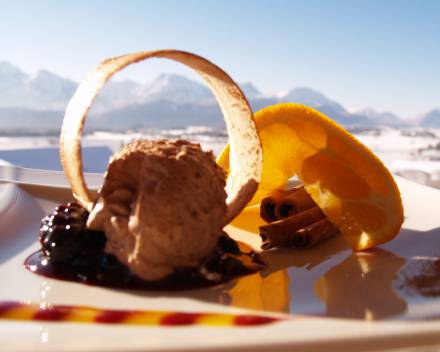 Lebkuchen-Mousse mit "Winterlandschaft"