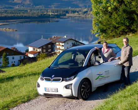 E-mobility: BMWi3 with hotel and hotel managers