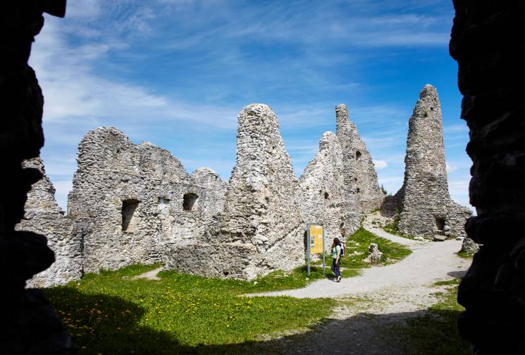 castle ruins hopfen