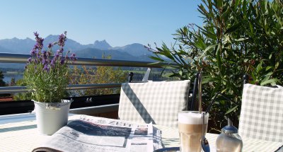 Terrasse mit Ausblick auf Hopfensee und Berge|Biohotel Eggensberger/Eggensberger