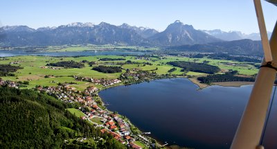 Luftaufnahme über Hopfen am See|Biohotel Eggensberger