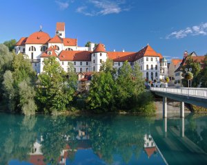 Schloss Füssen mit Brücke und Lech